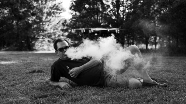Einweg Vapes Risiken, Trends und Kaufberatung warum bester 18650 akku für e-zigarette Laufzeit Sicherheit und Geschmack verbessert
