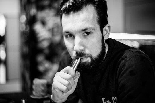 E-Cigarete Ratgeber und Tipps wenn e-zigarette zähne tun weh Ursachen Behandlung und Vorbeugung