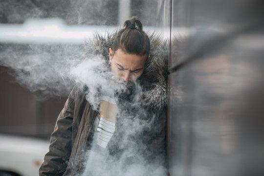 Elektronické cigarety und e-zigarette nach zahn ziehen für sanfte Rauchgewohnheiten nach der Zahnbehandlung
